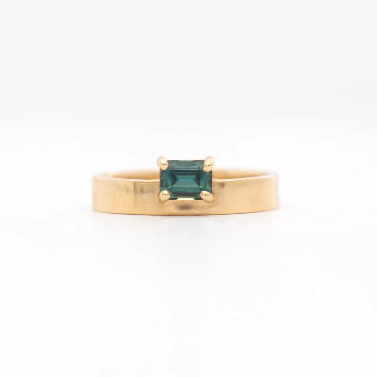 0.50 ct Horizontal Emerald-Cut Gradient Sapphire Monolith Ring