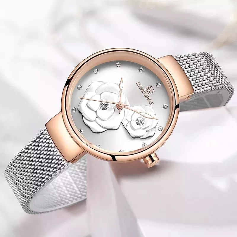 Ladies Stylish Metallic Bracelet Watch