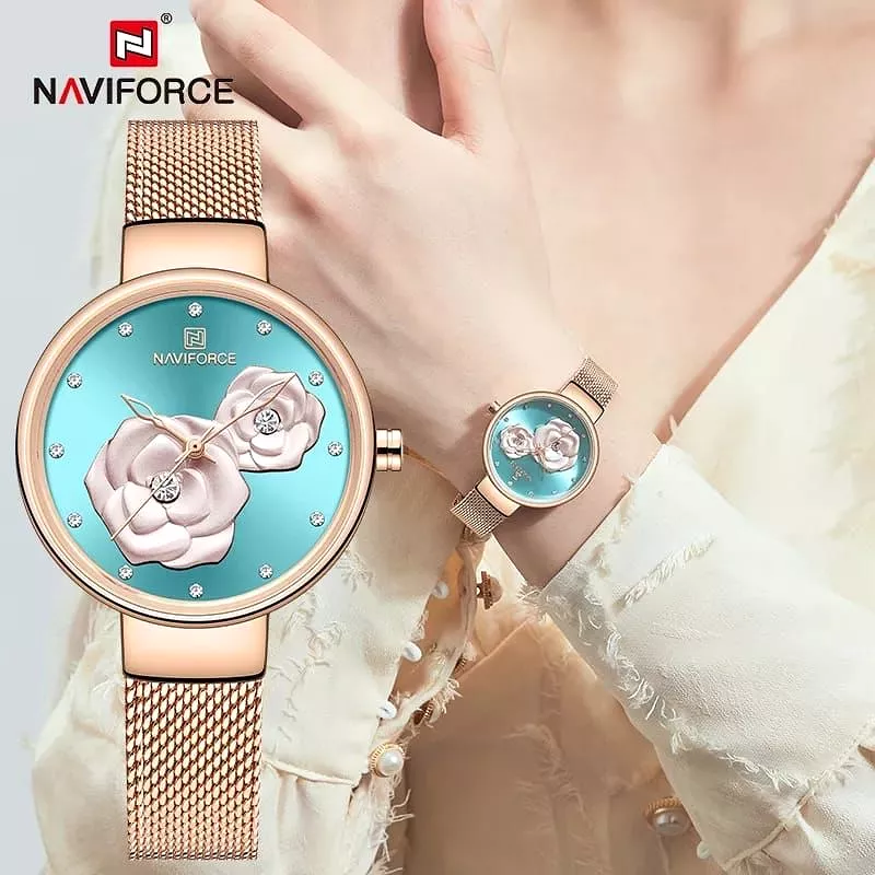 Ladies Stylish Metallic Bracelet Watch