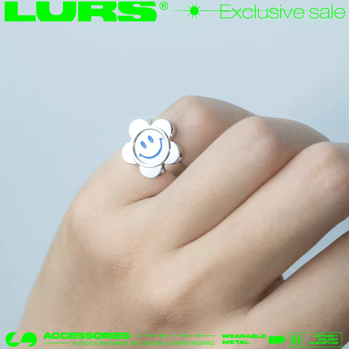 LURS Blue smiley flower ring