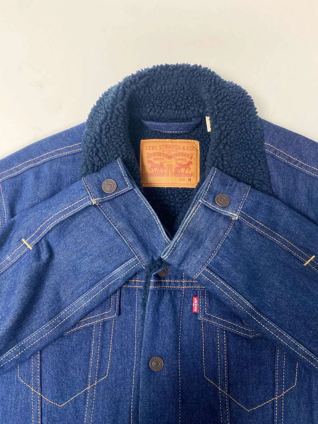 Men’s Levis blue sherpa denim trucker jacket – Medium