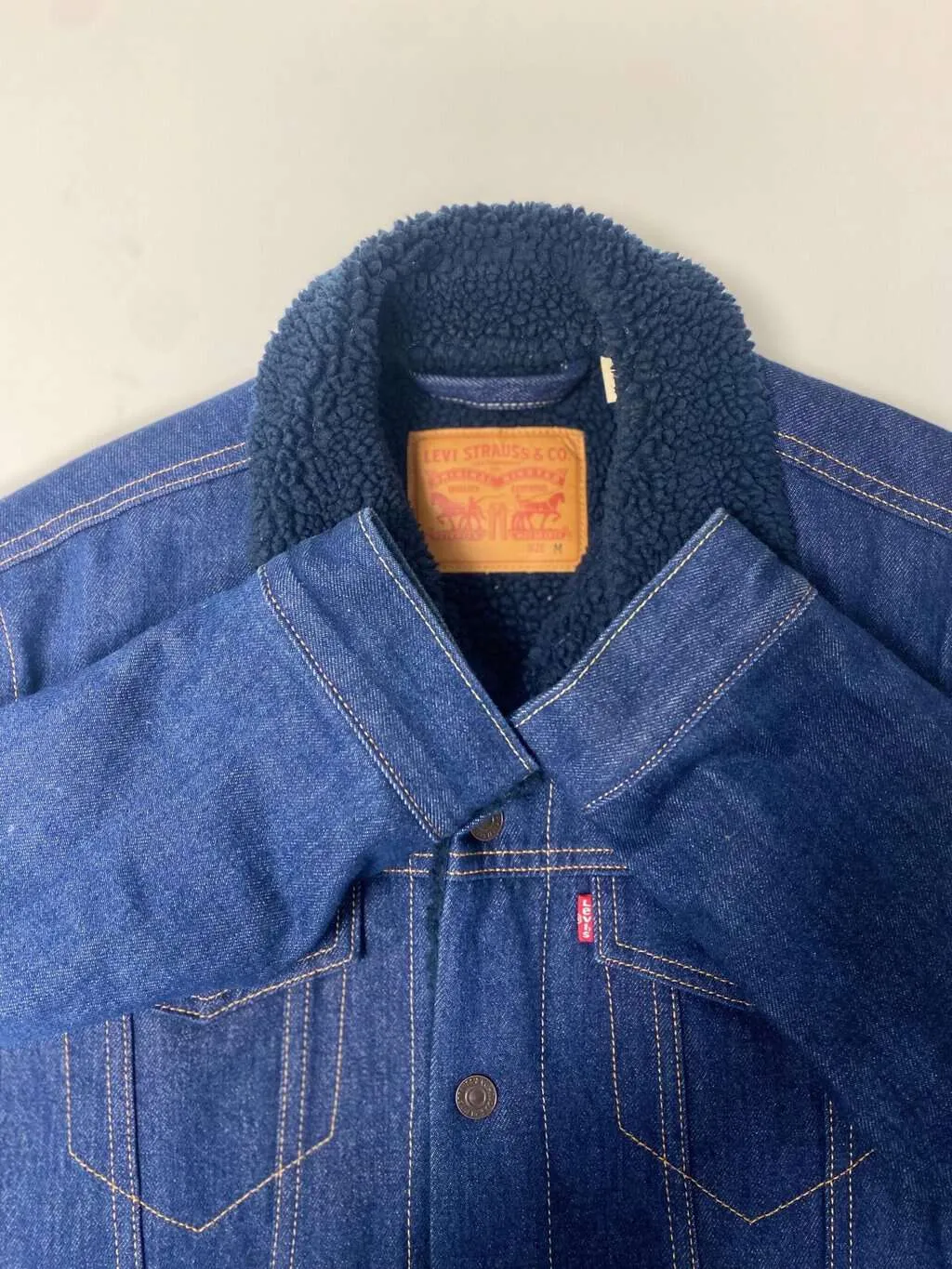 Men’s Levis blue sherpa denim trucker jacket – Medium