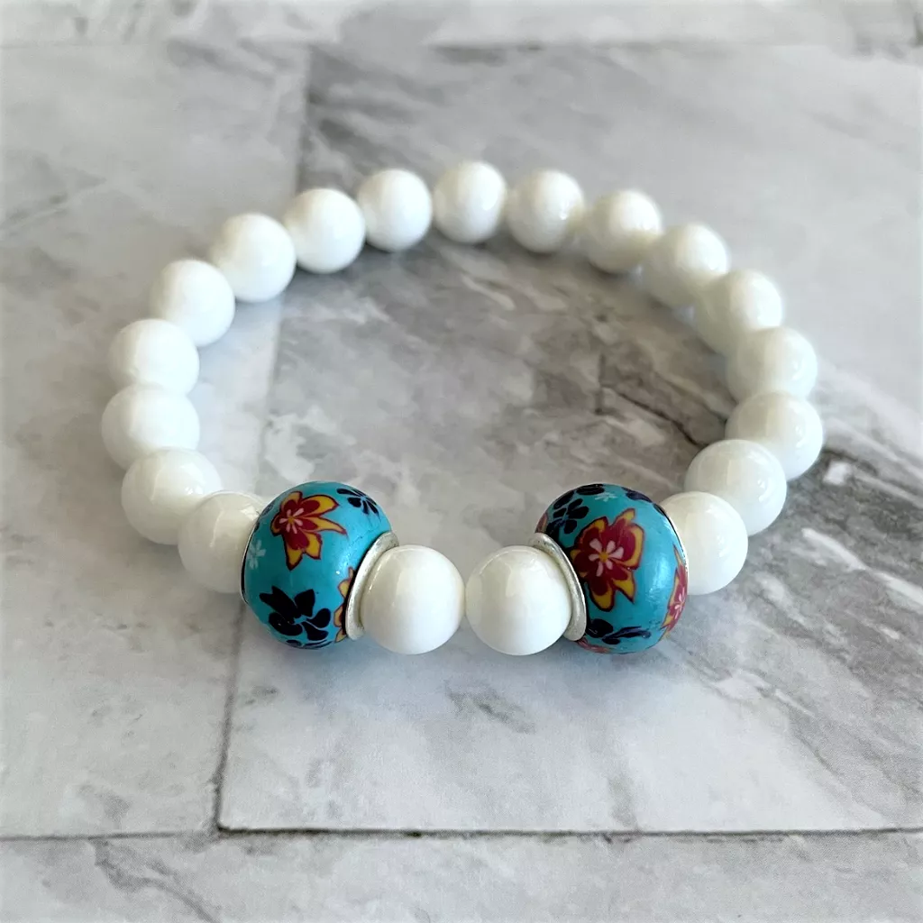 White Shell and Blue Flower Beaded Bracelet